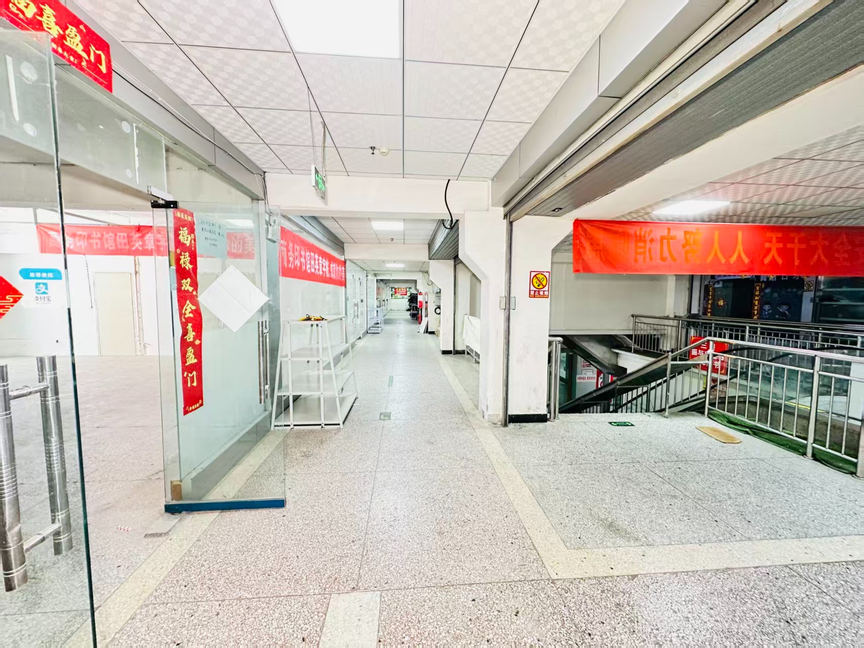 三元路引入人工智能技术应用场景，推动AI与商业、零售、电商、企业服务等领域融合发展。