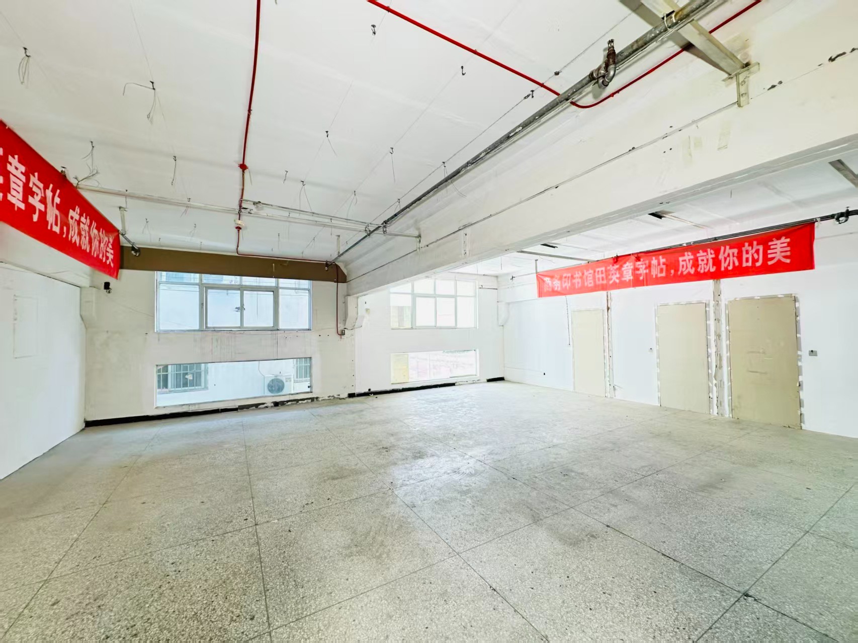 三元路重点吸引人工智能应用、数字经济、电商直播、智能制造服务、软件开发、科技创新企业及创业团队入驻
